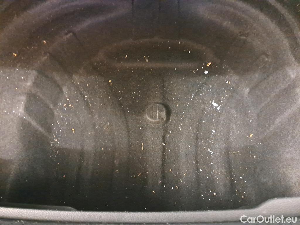  Volkswagen  Golf  VOLKSWAGEN SW / 2017 / 5P / Break 1.5 TSI EVO 150 DSG7 Carat / VO RECONDITIONNE - PHOTOS AVANT RECONDITIONNEMENT #1