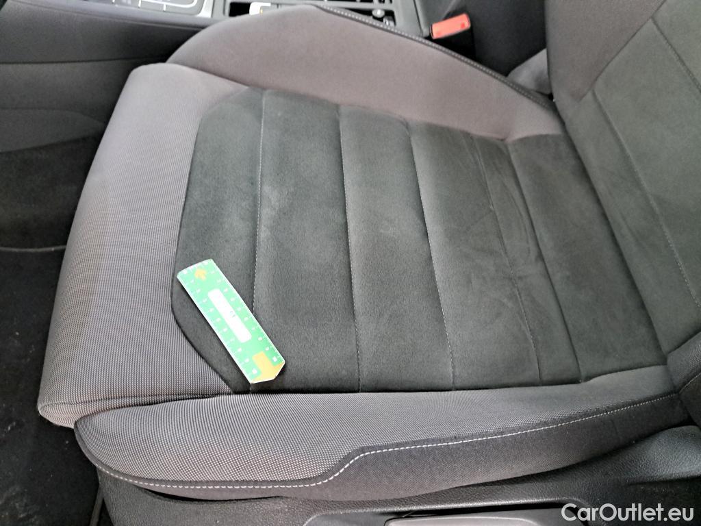  Volkswagen  Golf  VOLKSWAGEN SW / 2017 / 5P / Break 1.5 TSI EVO 150 DSG7 Carat / VO RECONDITIONNE - PHOTOS AVANT RECONDITIONNEMENT #11