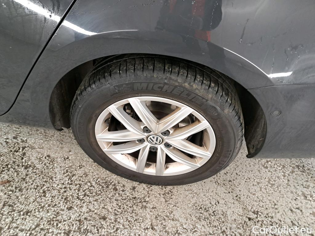  Volkswagen  Golf  VOLKSWAGEN SW / 2017 / 5P / Break 1.5 TSI EVO 150 DSG7 Carat / VO RECONDITIONNE - PHOTOS AVANT RECONDITIONNEMENT #3
