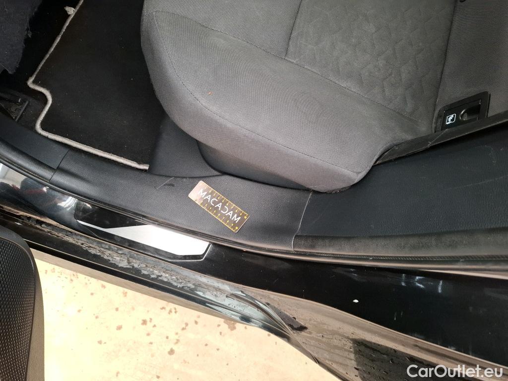 Toyota  Corolla TOYOTA  / 2018 / 5P / Berline Hybride 122h Dynamic Business Stage Acad #17
