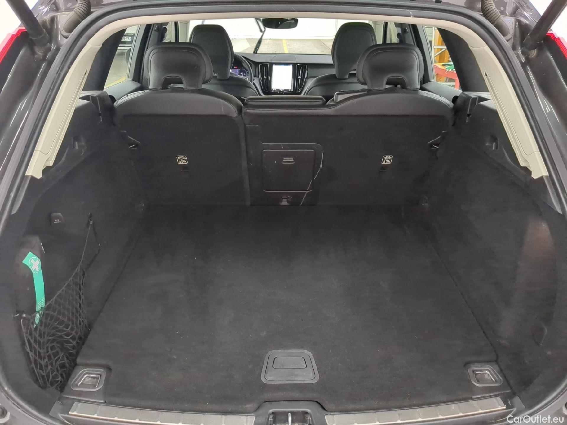  Volvo  XC60 VOLVO  / 2021 / 5P / SUV B4 AWD 197 Geartro Momentum Business #7