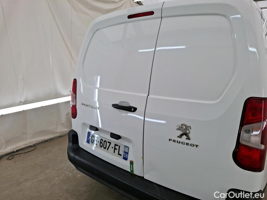  Peugeot  Partner PEUGEOT  / 2018 / 4P / Fourgonnette BLUEHDI 100 S&S LONG 950KG PREMIUM #4