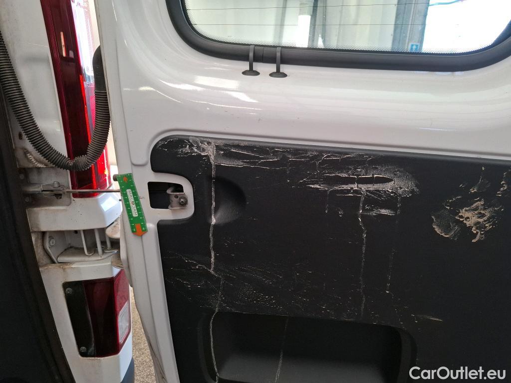 Renault  Trafic RENAULT  4p Combi Zen L1 Energy dCi 125 #22