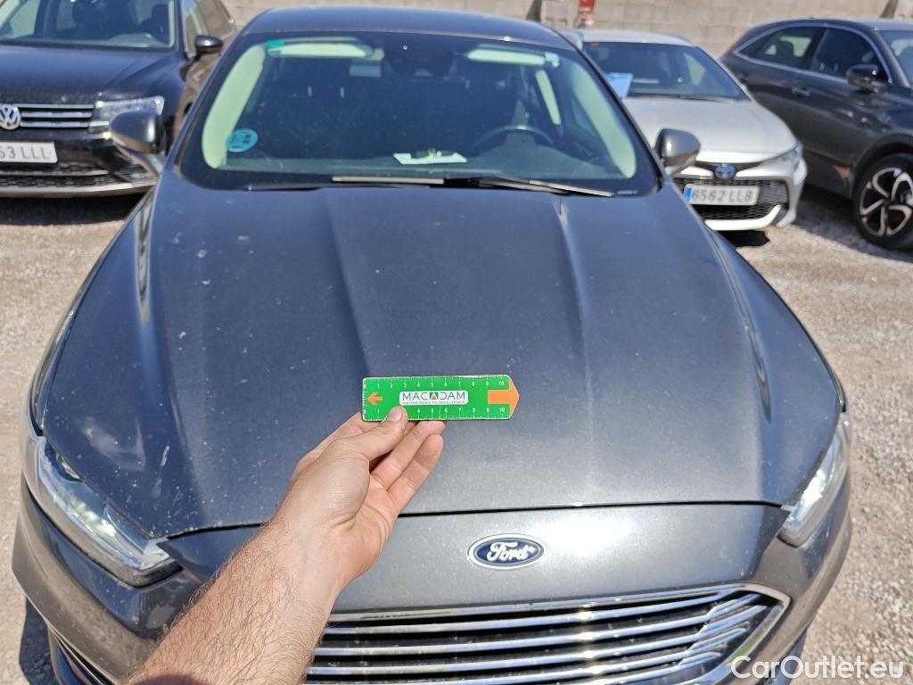  Ford  Mondeo FORD  / 2014 / 5P / berlina con portón 2.0 TDCi 110kW (150CV) Titanium 235 #9