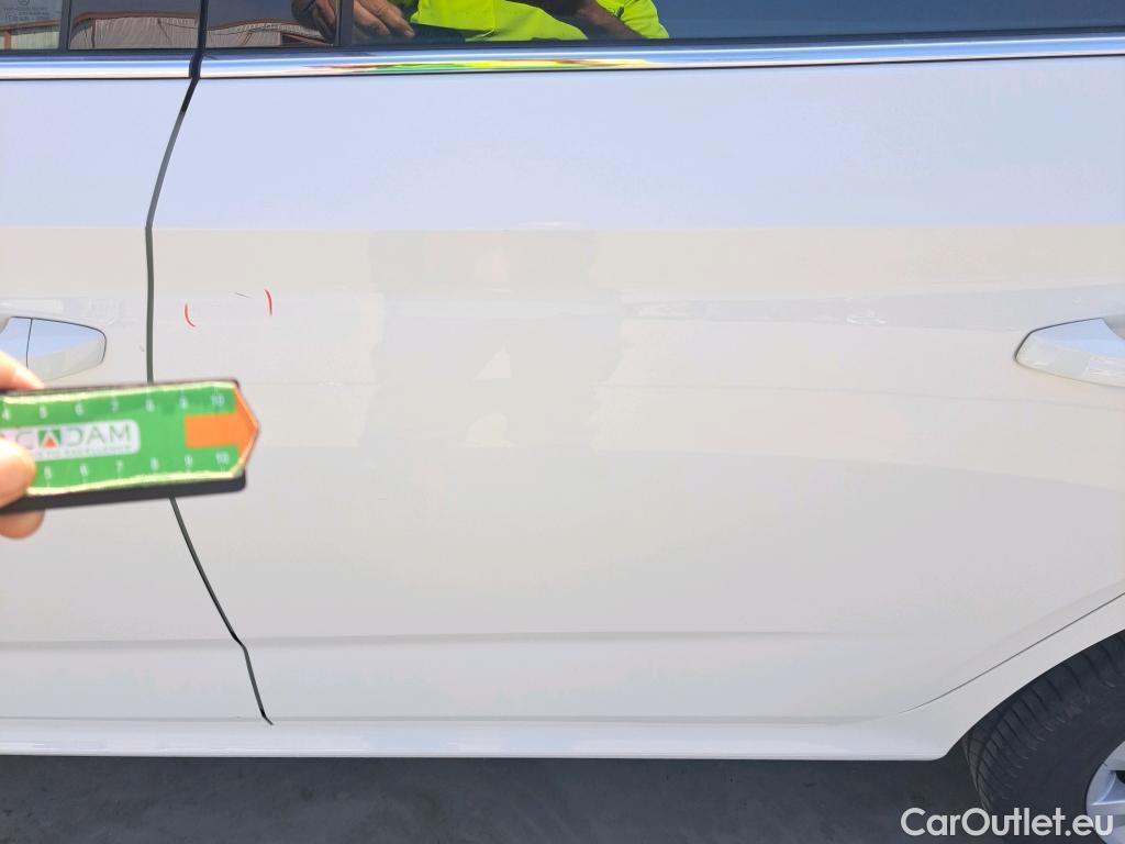  Skoda  KAMIQ SKODA  1.0 TSI 81kW (110CV) DSG Ambition #3