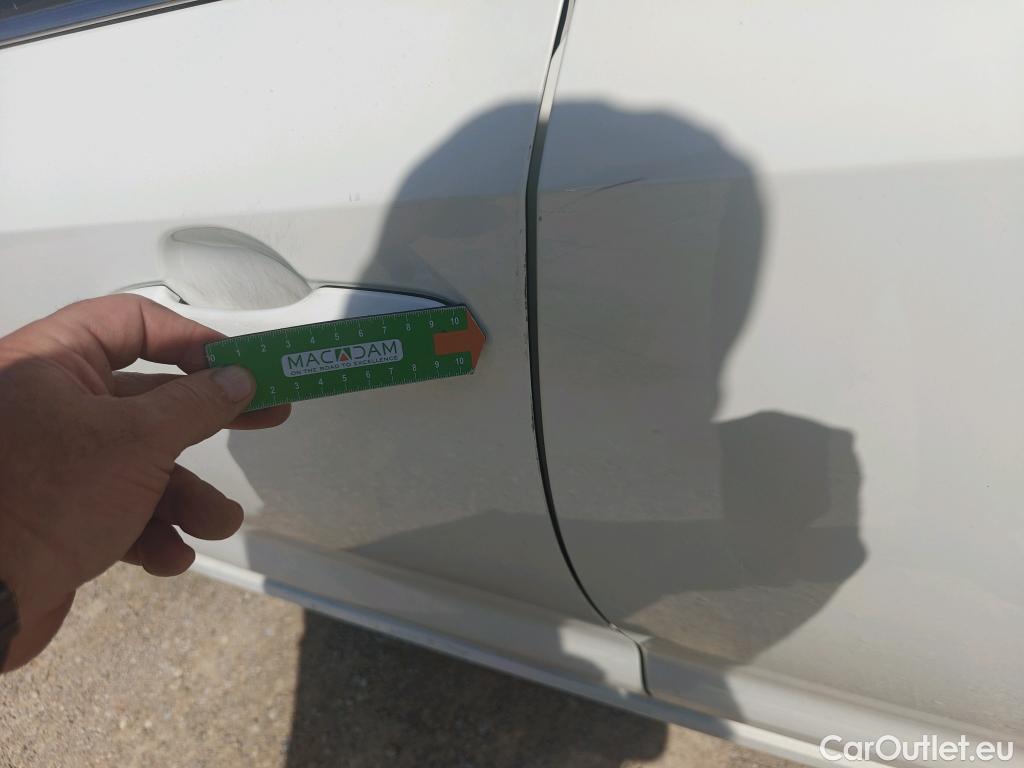  Toyota  Corolla TOYOTA  / 2019 / 4P / sedán 1.8 125H ADVANCE E-CVT SEDAN #23