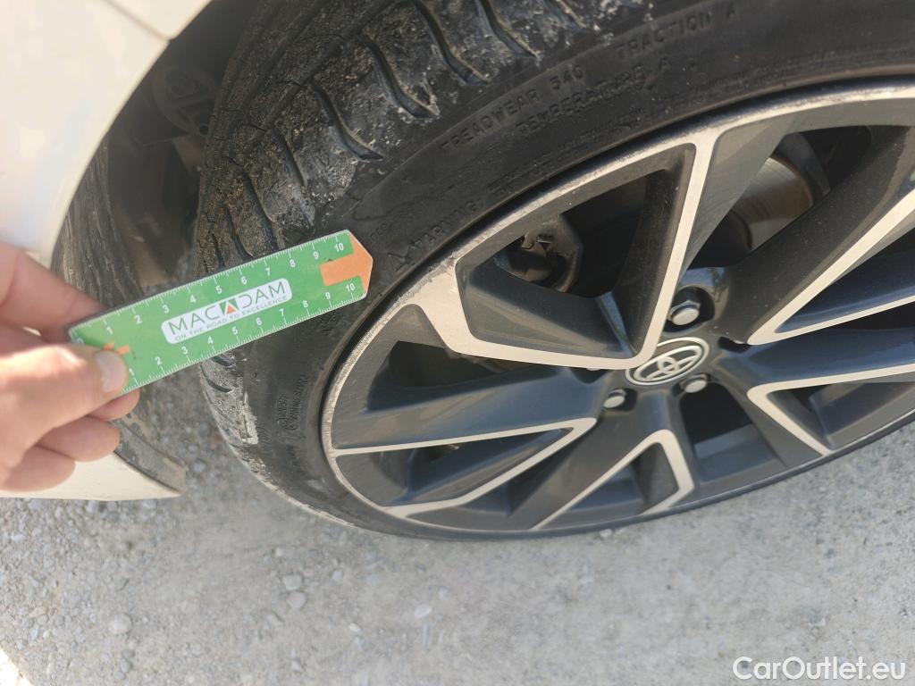  Toyota  Corolla TOYOTA  / 2019 / 4P / sedán 1.8 125H ADVANCE E-CVT SEDAN #19