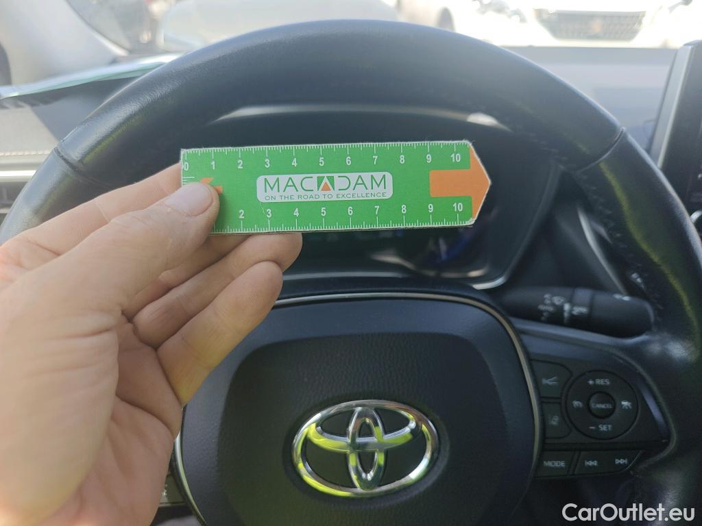  Toyota  Corolla TOYOTA  / 2019 / 4P / sedán 1.8 125H ADVANCE E-CVT SEDAN #39