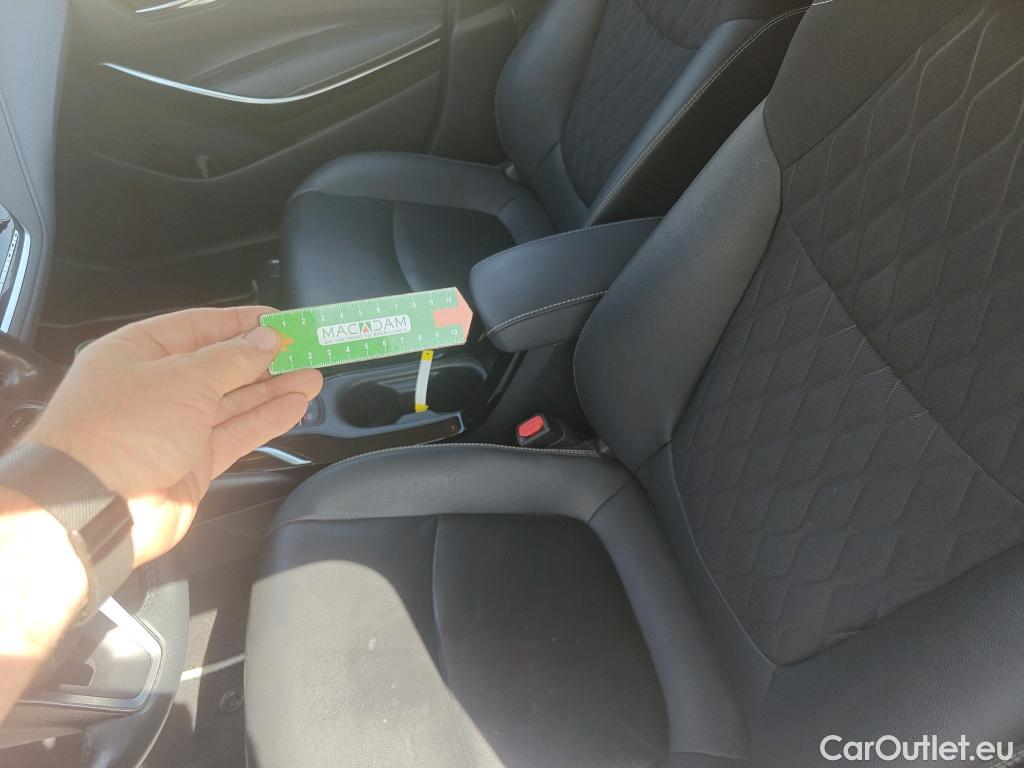  Toyota  Corolla TOYOTA  / 2019 / 4P / sedán 1.8 125H ADVANCE E-CVT SEDAN #47