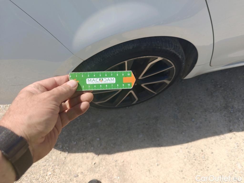  Toyota  Corolla TOYOTA  / 2019 / 4P / sedán 1.8 125H ADVANCE E-CVT SEDAN #18