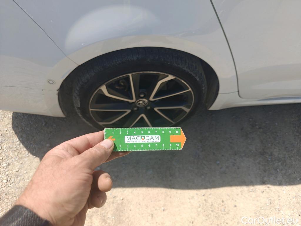  Toyota  Corolla TOYOTA  / 2019 / 4P / sedán 1.8 125H ADVANCE E-CVT SEDAN #7