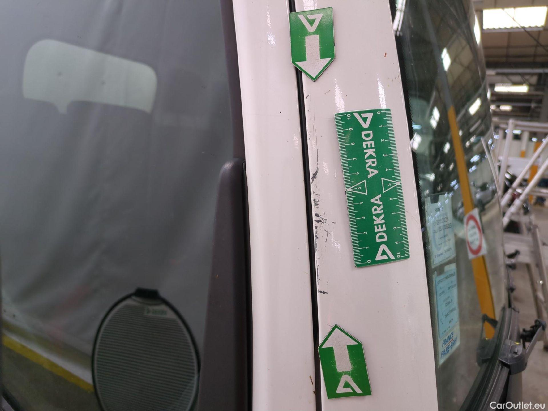  Renault  Maxity Renault V.I.  VU 2p Châssis cabine 140.35/6 CC L1 E5 #43