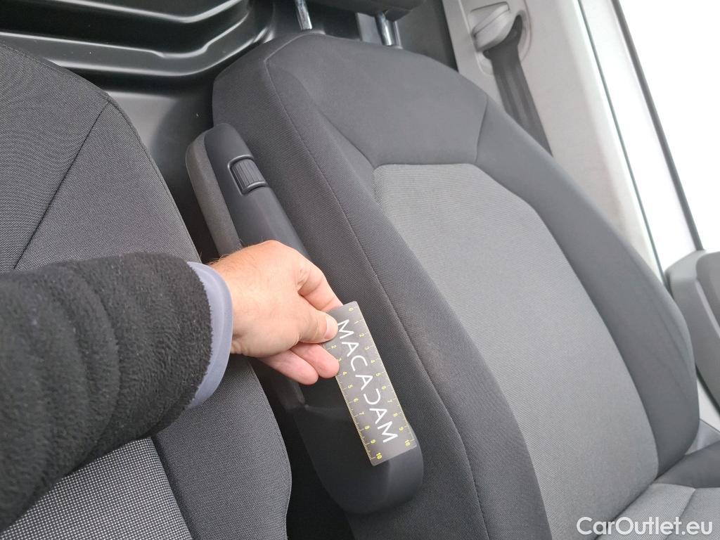  Volkswagen  Crafter  Fourgon Fourgon 30 mittlerer Radstand mit Hochdach FWD 2.0 #130
