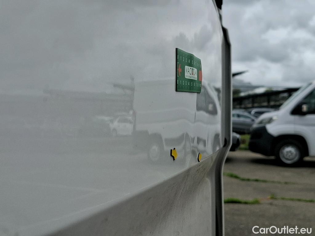  Volkswagen  Crafter  Fourgon Fourgon 30 mittlerer Radstand mit Hochdach FWD 2.0 #90