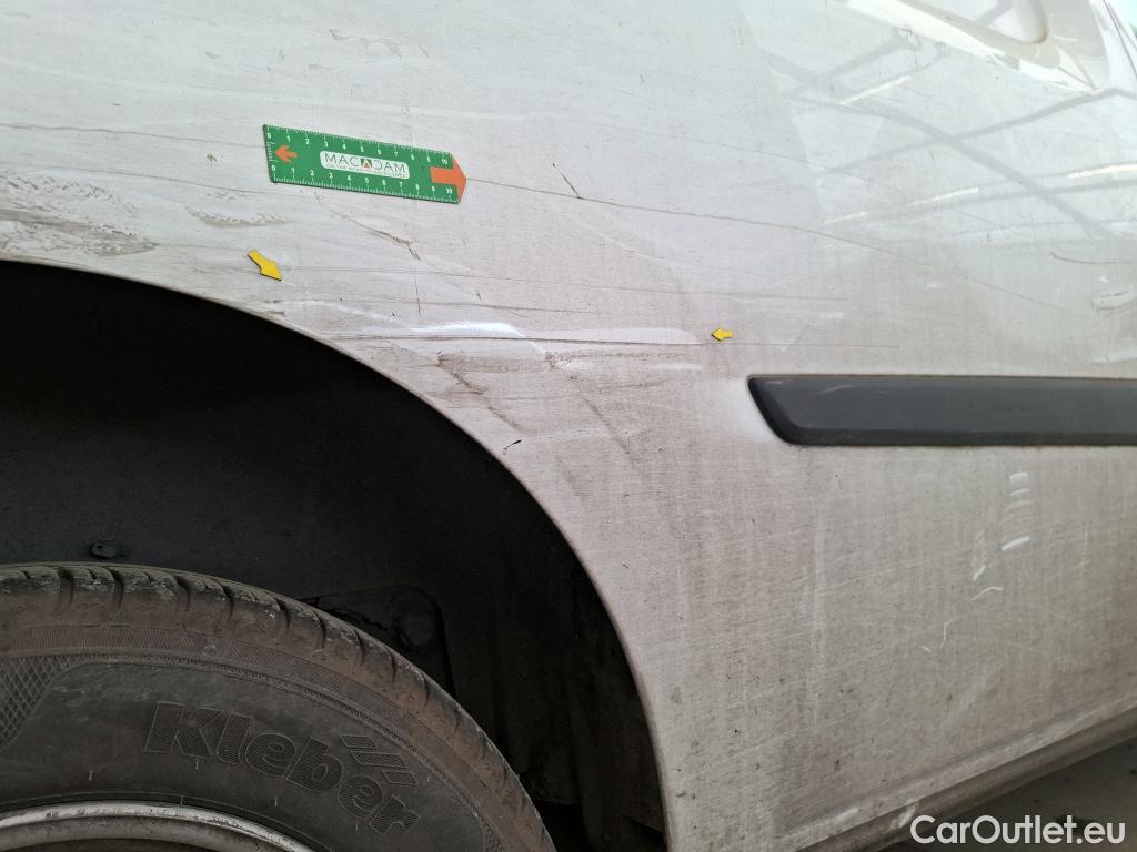  Renault  Kangoo  Express Générique (L1) 1.2 TCe 115CV BVM6 E5 / POUSSIERE DE FER / NETTOYAGE OU PEINTURE COMPLETE #2