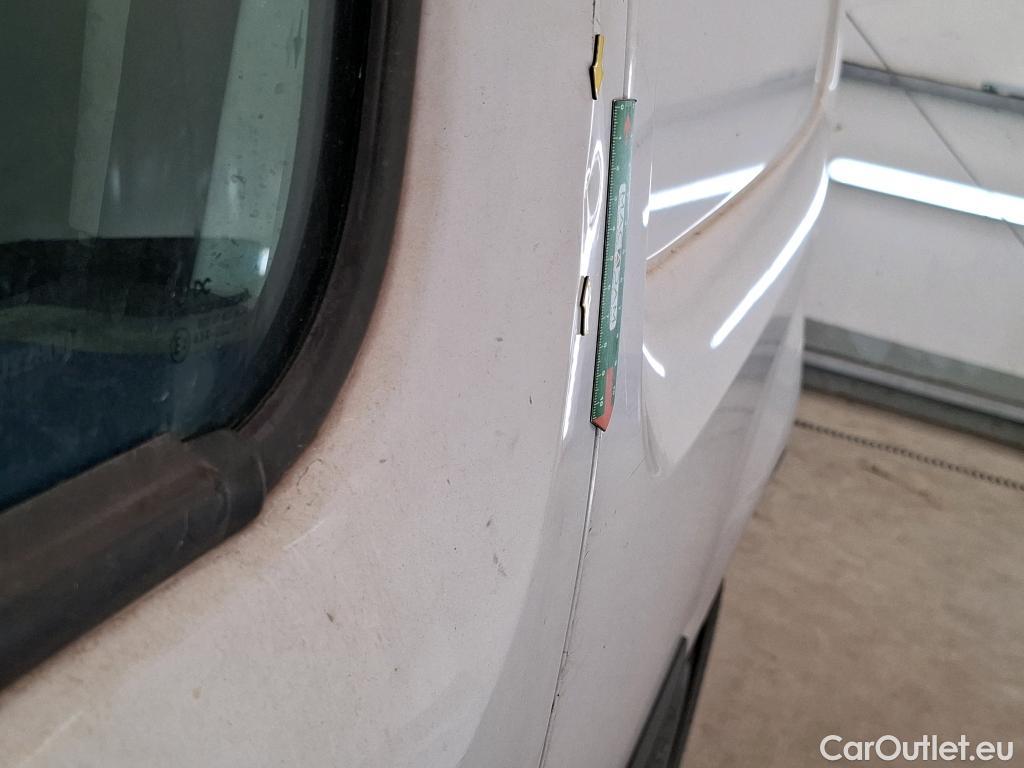  Renault  Kangoo  Express Générique (L1) 1.2 TCe 115CV BVM6 E5 / POUSSIERE DE FER / NETTOYAGE OU PEINTURE COMPLETE #14
