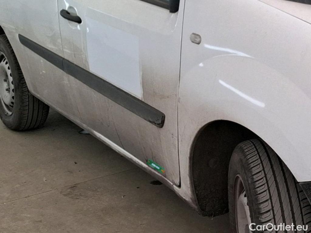  Renault  Kangoo  Express Générique (L1) 1.2 TCe 115CV BVM6 E5 / POUSSIERE DE FER / NETTOYAGE OU PEINTURE COMPLETE #24