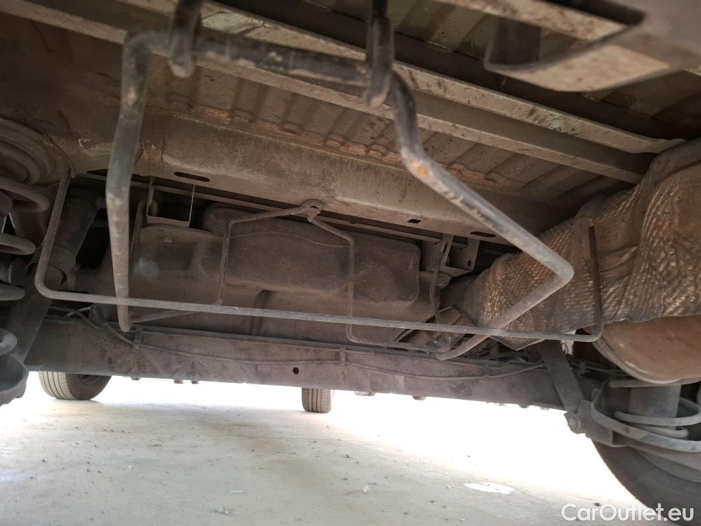  Renault  Kangoo  Express Générique (L1) 1.2 TCe 115CV BVM6 E5 / POUSSIERE DE FER / NETTOYAGE OU PEINTURE COMPLETE #48