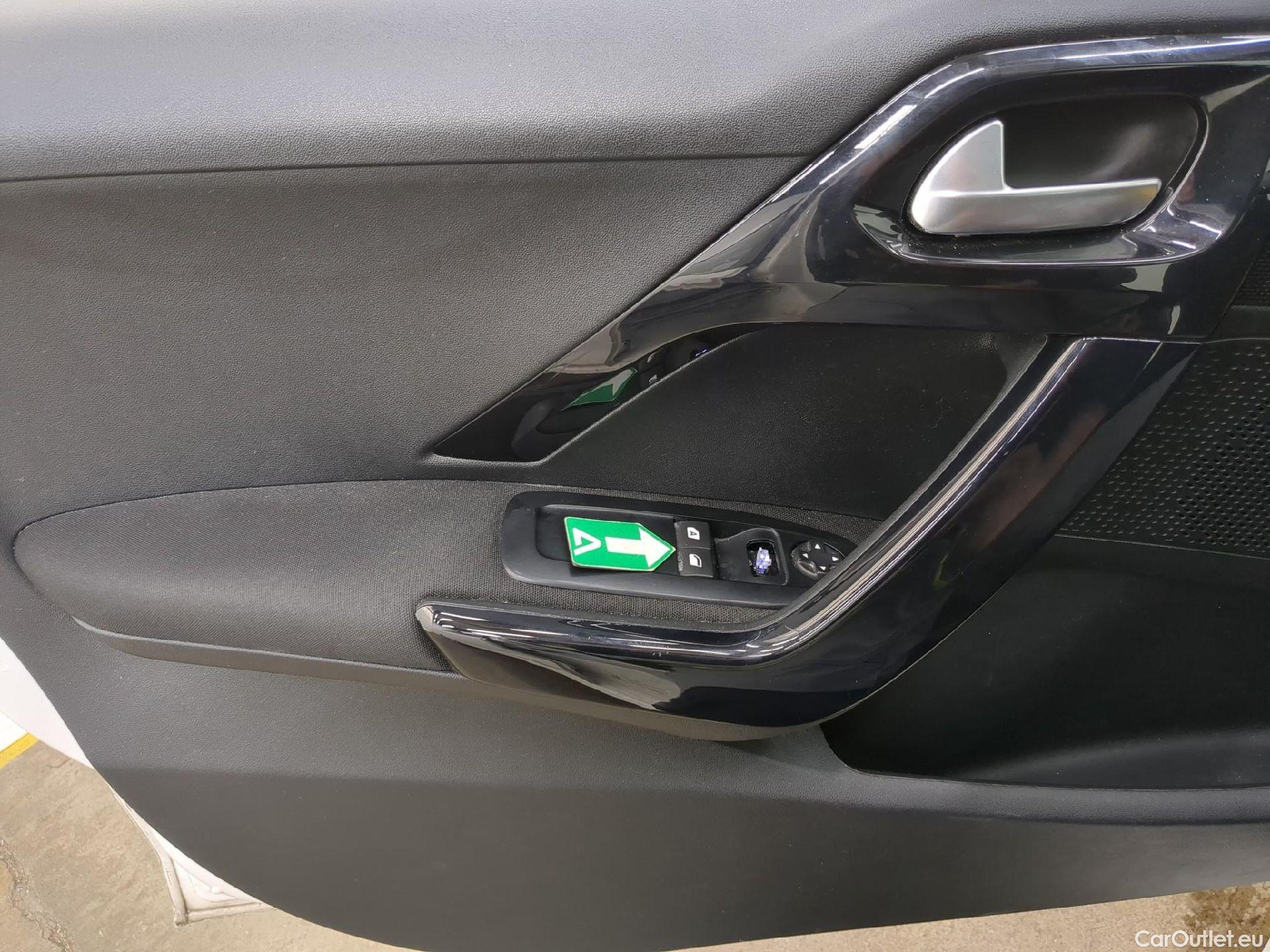  Peugeot  208  Affaire Premium Pack 1.5 HDi 100CV BVM5 E6dT #2