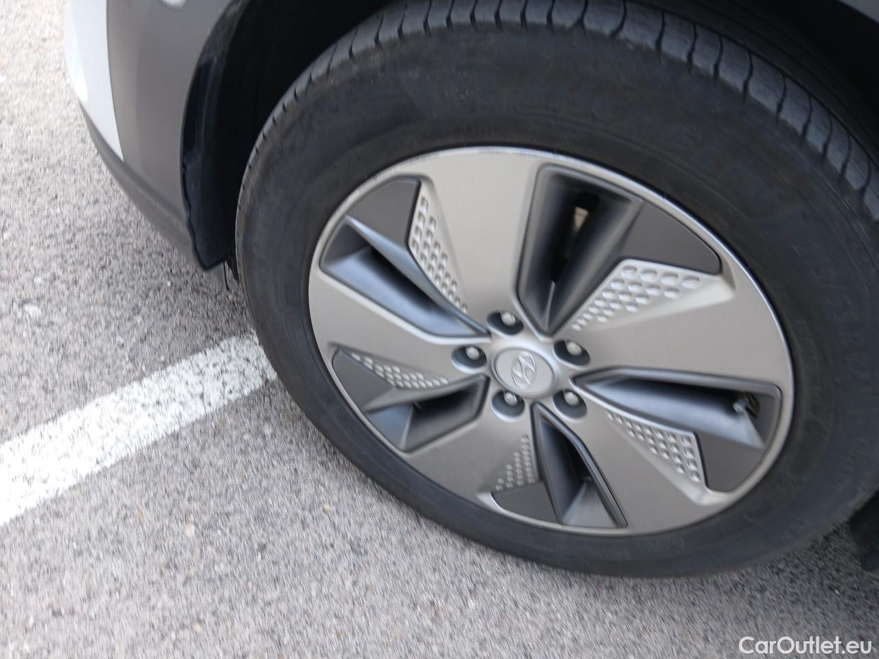  Hyundai  Konna HYUNDAI Kona / 2017 / 5P / todoterreno KONA EV 5P 150kW TECNO #16