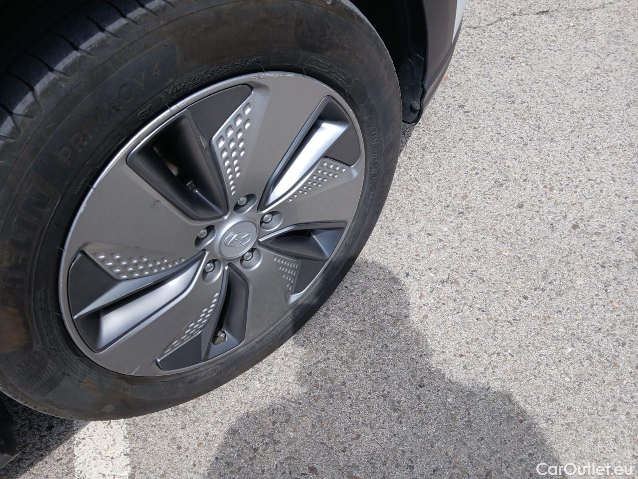  Hyundai  Konna HYUNDAI Kona / 2017 / 5P / todoterreno KONA EV 5P 150kW TECNO #30
