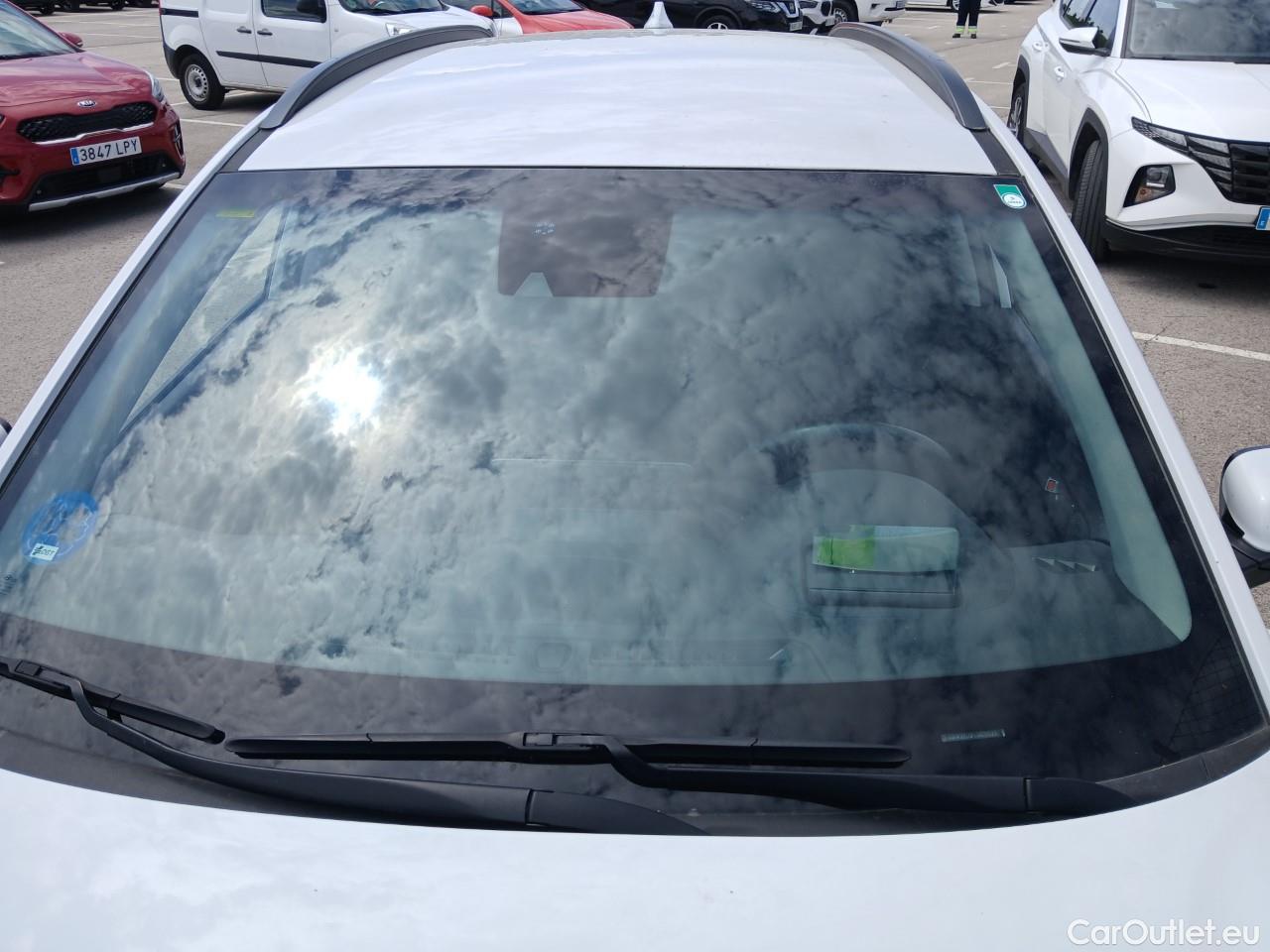  Hyundai  Konna HYUNDAI Kona / 2017 / 5P / todoterreno KONA EV 5P 150kW TECNO #7