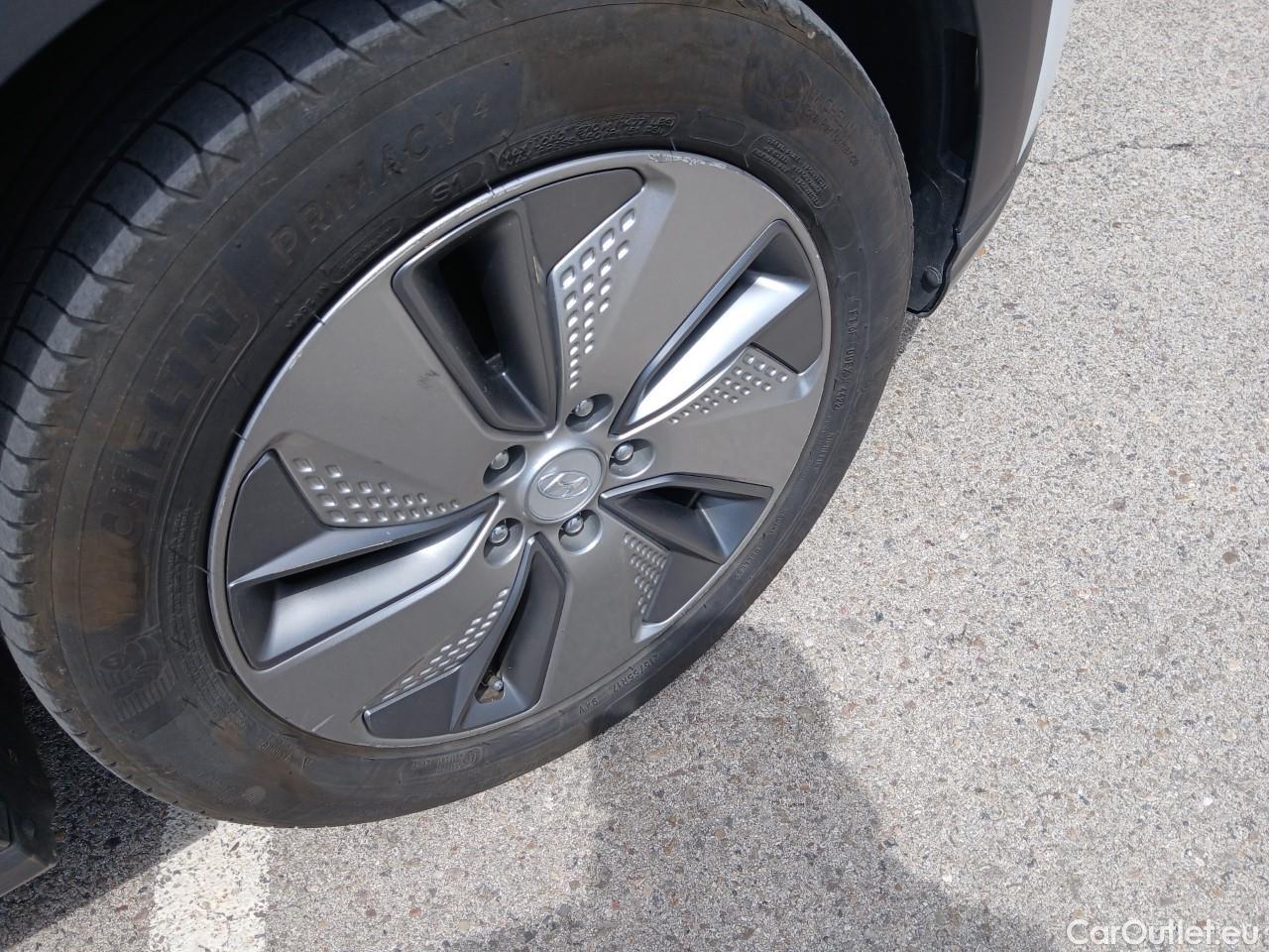  Hyundai  Konna HYUNDAI Kona / 2017 / 5P / todoterreno KONA EV 5P 150kW TECNO #31