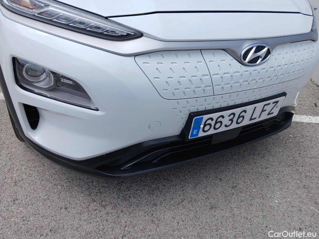  Hyundai  Konna HYUNDAI Kona / 2017 / 5P / todoterreno KONA EV 5P 150kW TECNO #4
