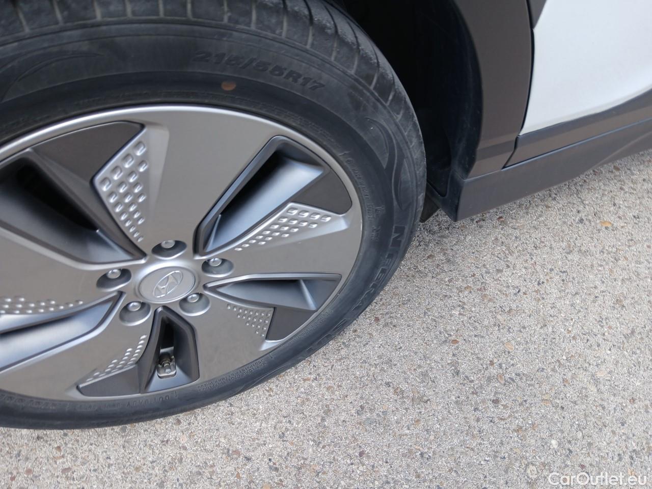  Hyundai  Konna HYUNDAI Kona / 2017 / 5P / todoterreno KONA EV 5P 150kW TECNO #26