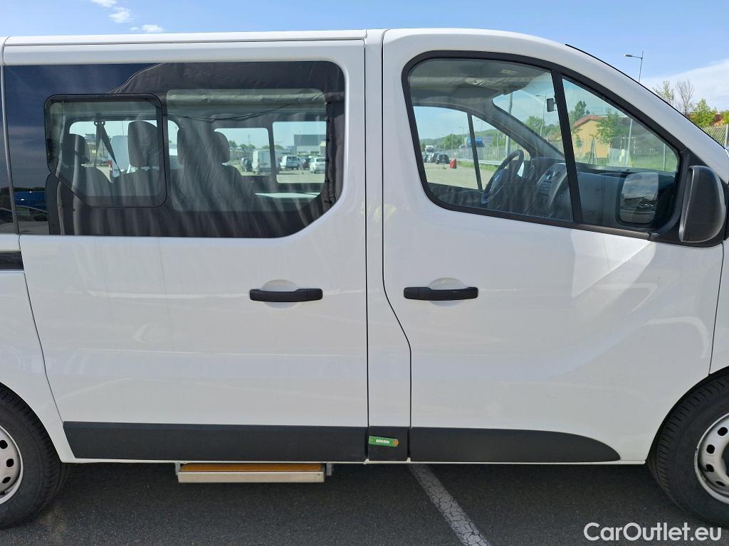  Renault  Trafic RENAULT  4p Combi Life L1 dCi 115 #22