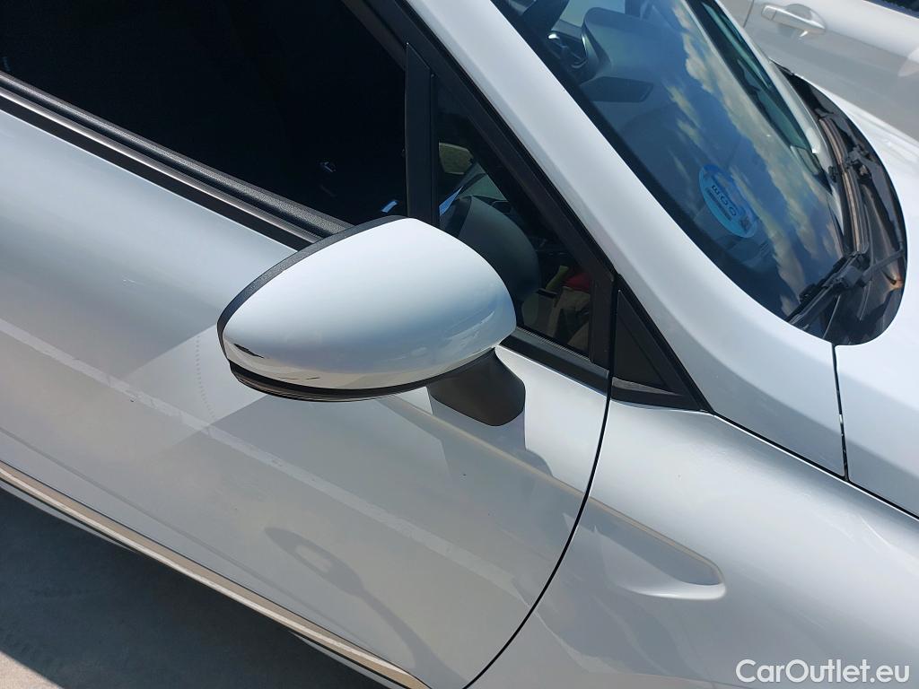  Renault  Clio RENAULT  / 2019 / 5P / berlina con portón Intens TCe 74 kW (100CV) GLP #35