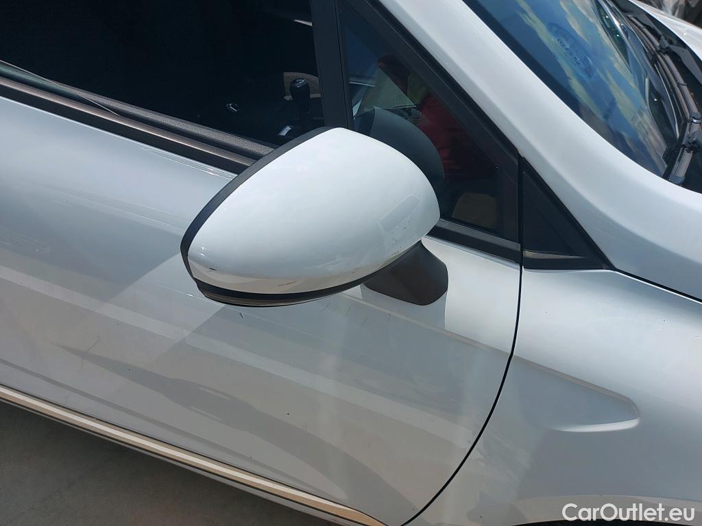  Renault  Clio RENAULT  / 2019 / 5P / berlina con portón Intens TCe 74 kW (100CV) GLP #31