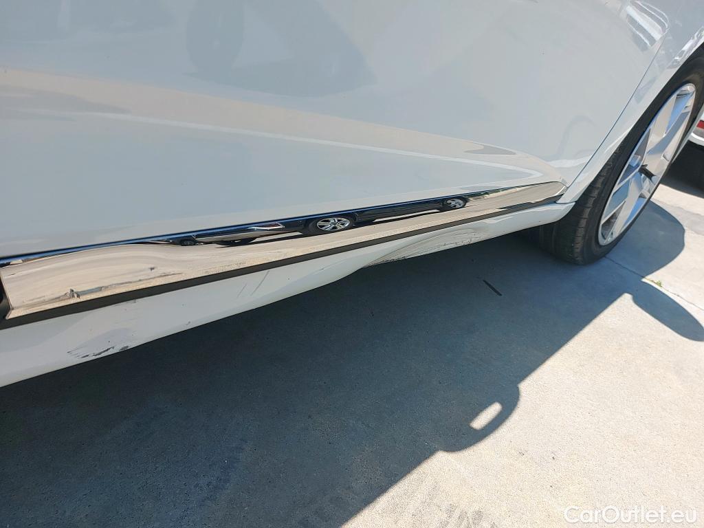  Renault  Clio RENAULT  / 2019 / 5P / berlina con portón Intens TCe 74 kW (100CV) GLP #4