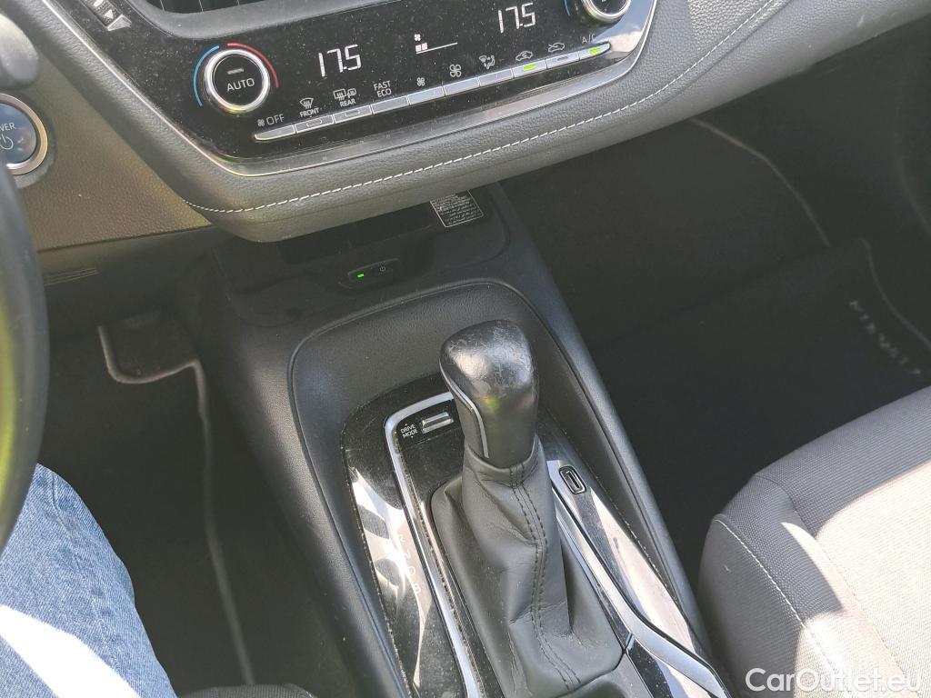  Toyota  Corolla TOYOTA  1.8 125H ACTIVE TECH E-CVT #47