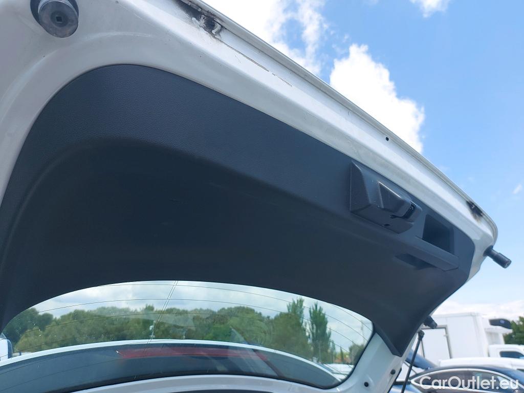  Renault  Clio RENAULT  / 2019 / 5P / berlina con portón Intens TCe 74 kW (100CV) GLP #10