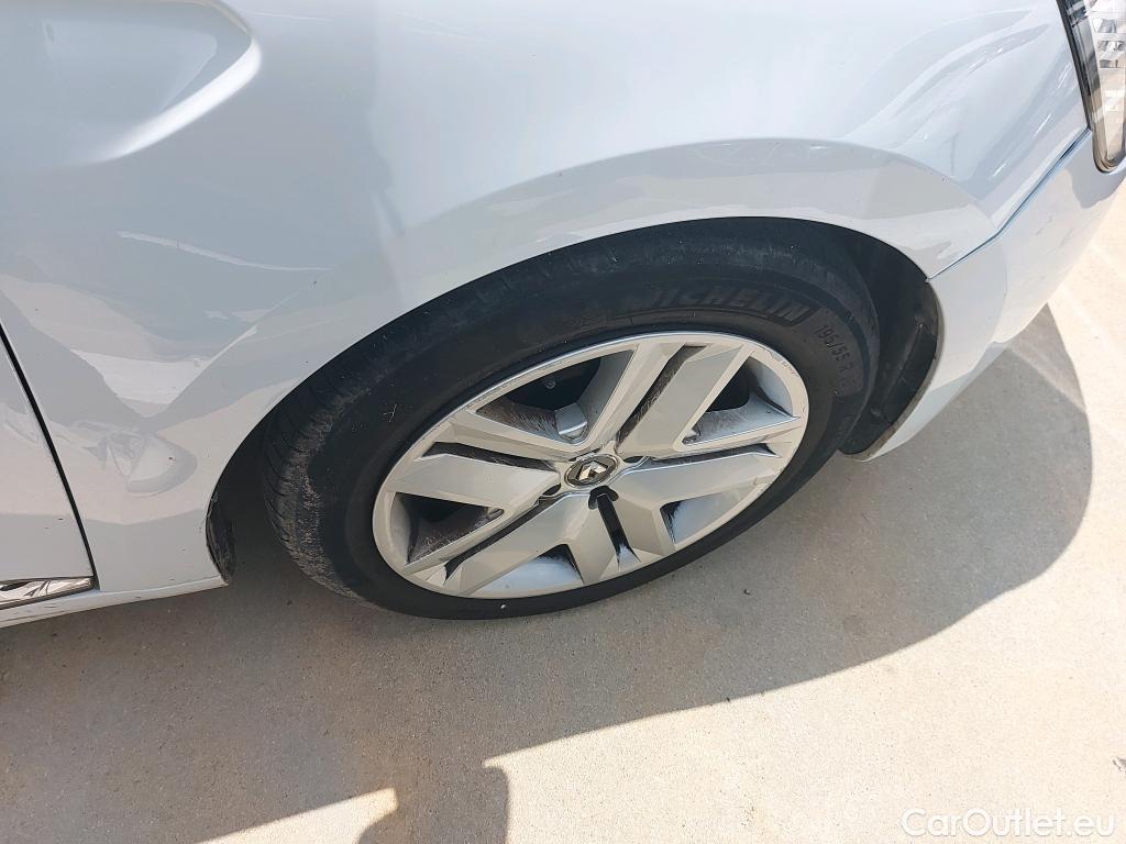  Renault  Clio RENAULT  / 2019 / 5P / berlina con portón Intens TCe 74 kW (100CV) GLP #27