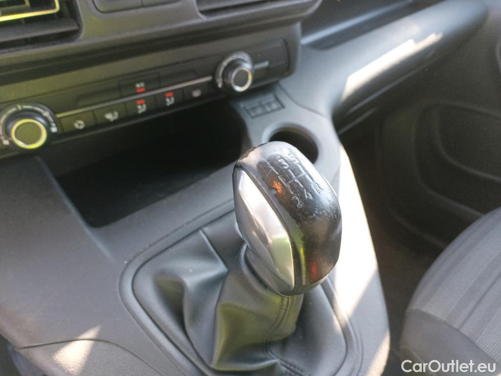  Opel  Combo OPEL  Life / 2018 / 5P / monovolumen compacto 1.5 TD 75kW (100CV) S/S Selective L #43