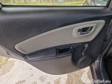  Toyota  Yaris TOYOTA  / 2017 / 5P / BERLINA 1.5 HYBRID BUSINESS #93