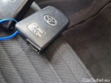  Toyota  Yaris TOYOTA  / 2017 / 5P / BERLINA 1.5 HYBRID BUSINESS #125