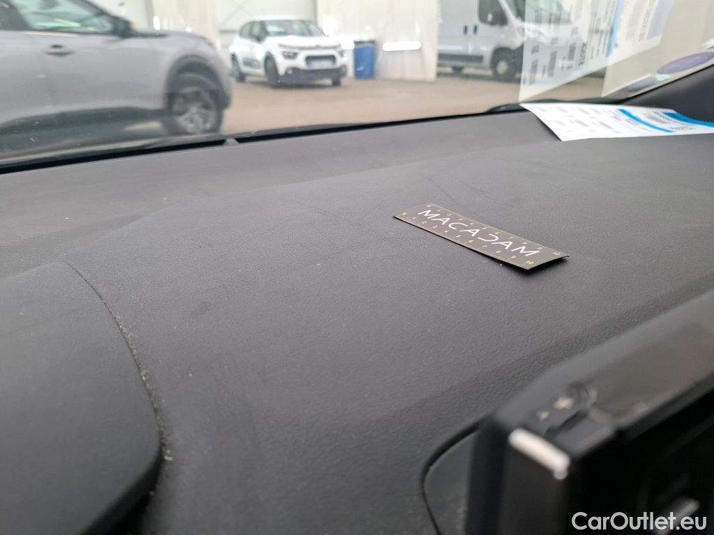  Toyota  Corolla TOYOTA  / 2018 / 5P / Berline Hybride 122h Dynamic Business Stage Acad #17
