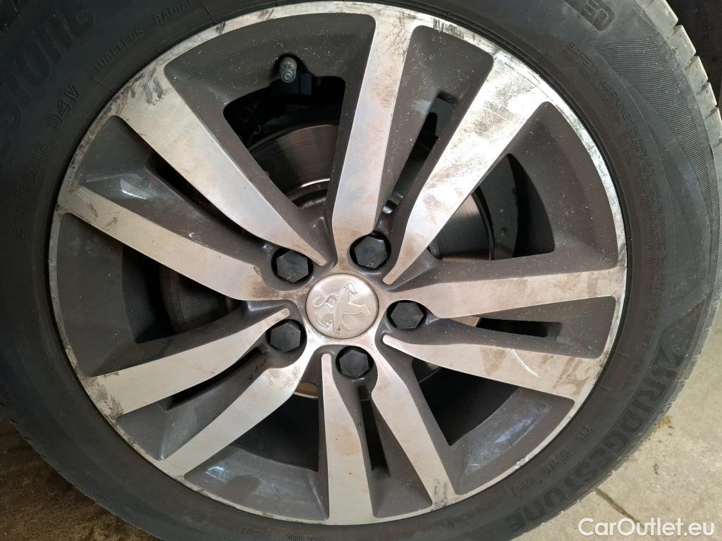  Peugeot  308  Allure 1.2 PureTech 130CV BVA8 E6d #15