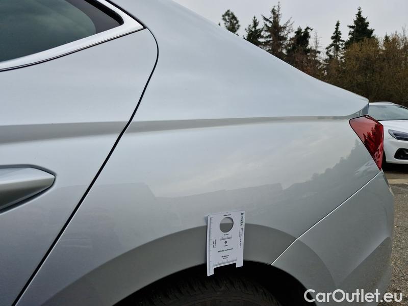  Skoda  Octavia  Lim. (NX3)(2020) Oct.2.0TDI 110 Style 4WD AT #3