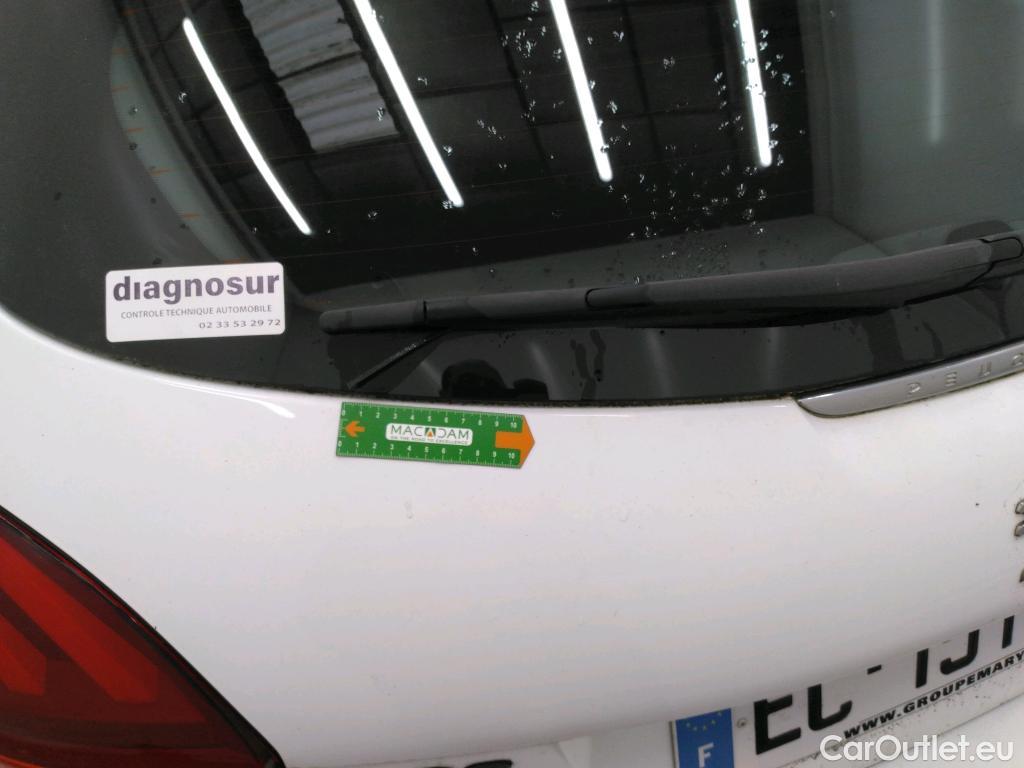  Peugeot  208 PEUGEOT  AFFAIRE VF 5p BER 1.6 BlueHDi 75 PACK CLIM bi-corps VU #28