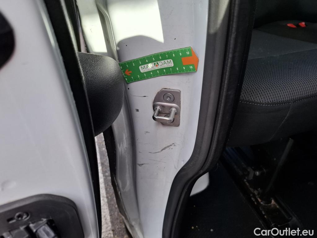 Renault  Trafic RENAULT  / 2019 / 4P / Combi Zen L1 dCi 120 S&S - 8 pl #83