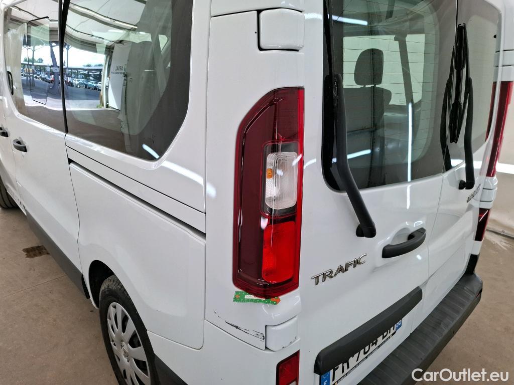  Renault  Trafic RENAULT  / 2019 / 4P / Combi Zen L1 dCi 120 S&S - 8 pl #71