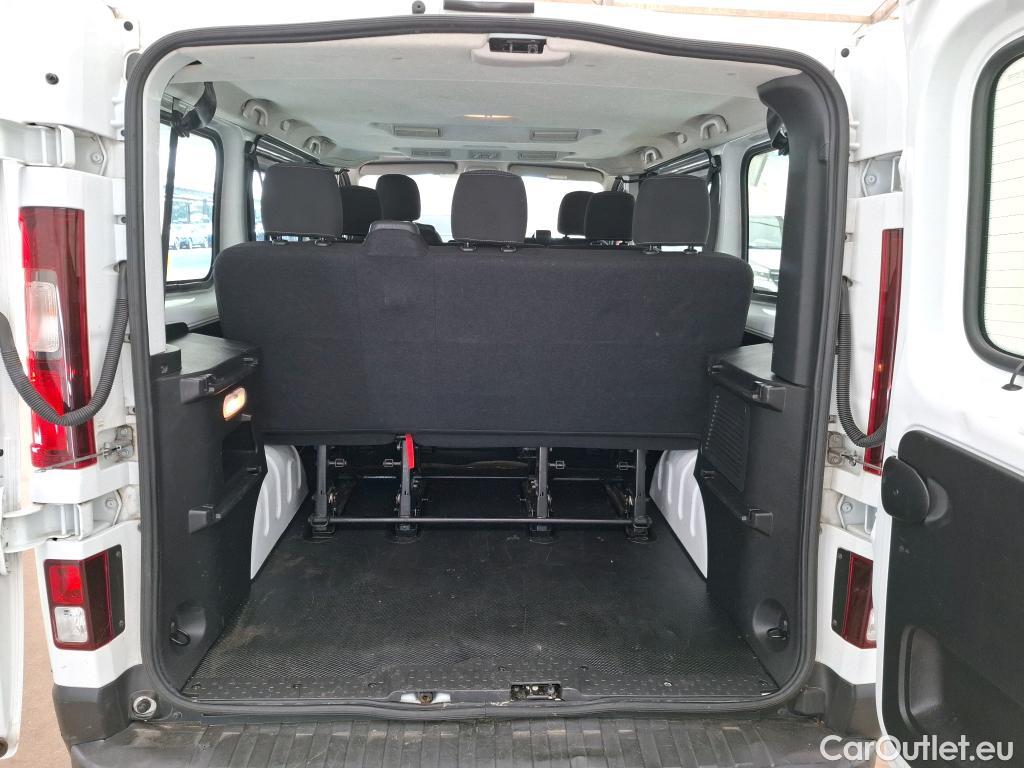  Renault  Trafic RENAULT  / 2019 / 4P / Combi Zen L1 dCi 120 S&S - 8 pl #10