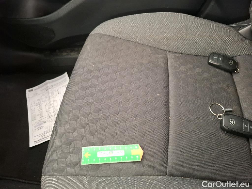  Toyota  Yaris TOYOTA  Hybride / 2019 / 5P / Berline Hybride 116h France Business Stage Acad #29
