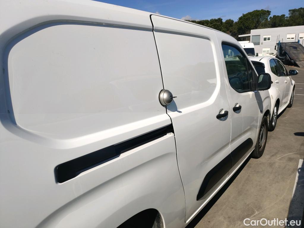 Citroen  Berlingo CITROEN  / 2018 / 4P / furgón derivado de turismo Talla XL BlueHDi 100 CLUB #24