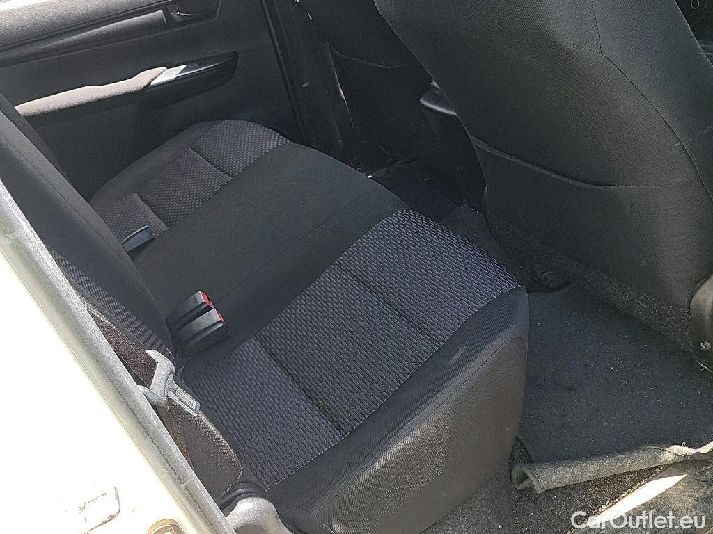  Toyota  Hilux TOYOTA  / 2016 / 4P / pickup 2.4 D-4D Cabina Doble GX #11