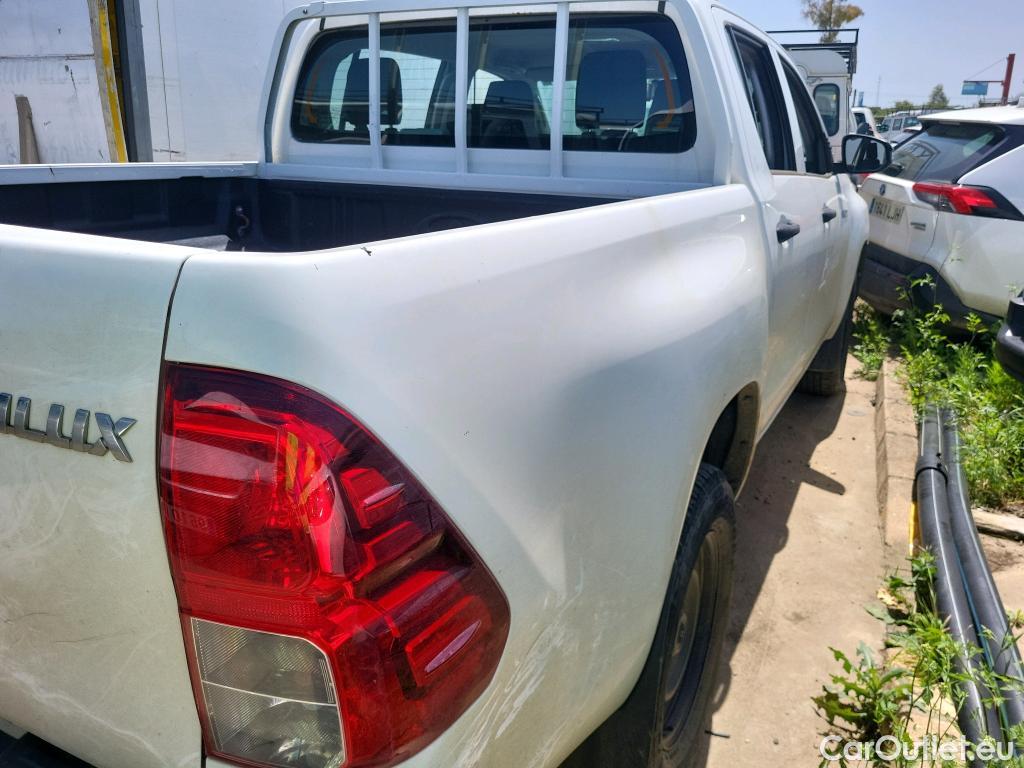  Toyota  Hilux TOYOTA  / 2016 / 4P / pickup 2.4 D-4D Cabina Doble GX #6